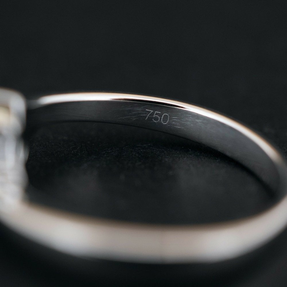 18ct White Gold 0.30ct Offset Bi-Diamond Ring 3.7gms Size L