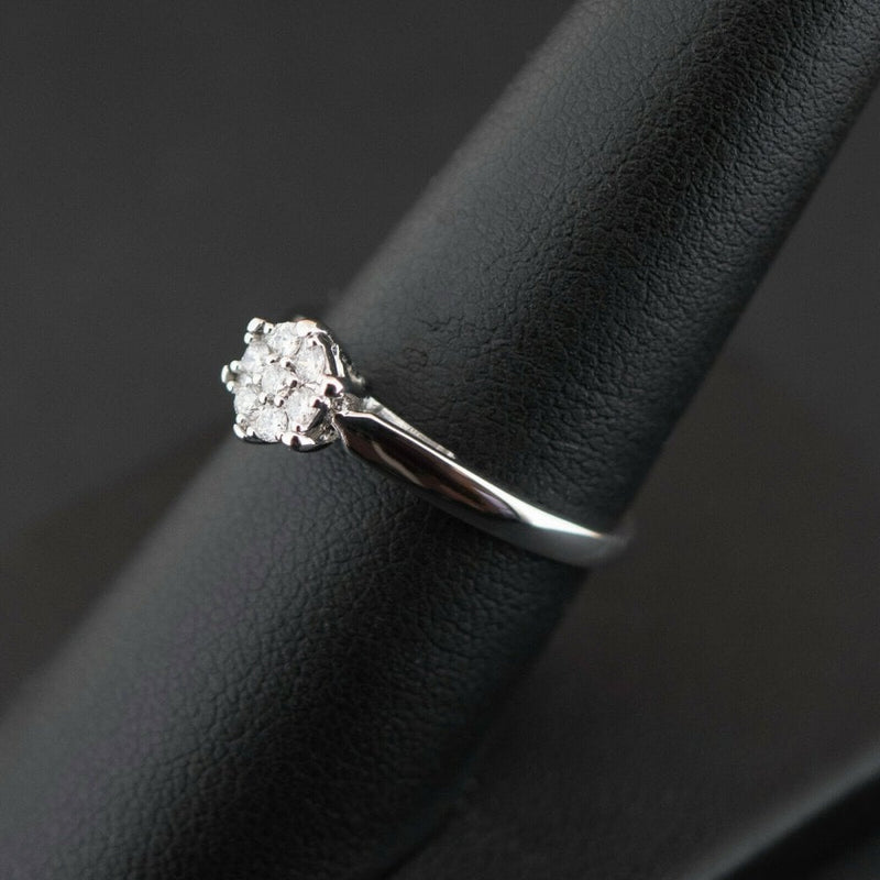 18ct White Gold 0.15ct Diamond Flower Cluster Ring 2.8gms Size P