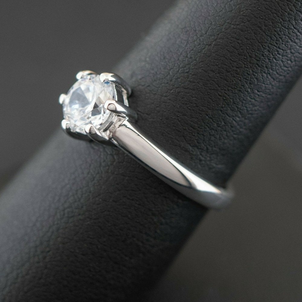 9ct White Gold Cubic Zirconia Solitaire Ring 2.9gms Size O
