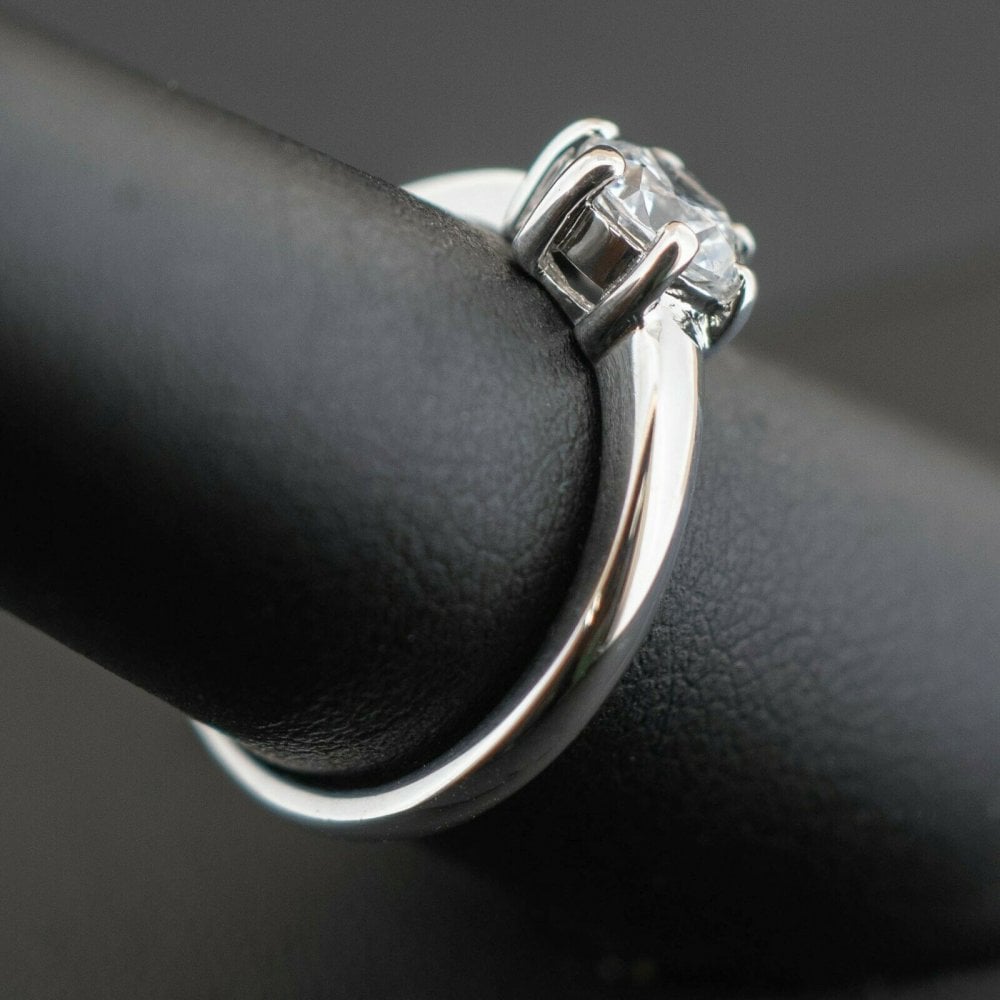 9ct White Gold Cubic Zirconia Solitaire Ring 2.9gms Size O