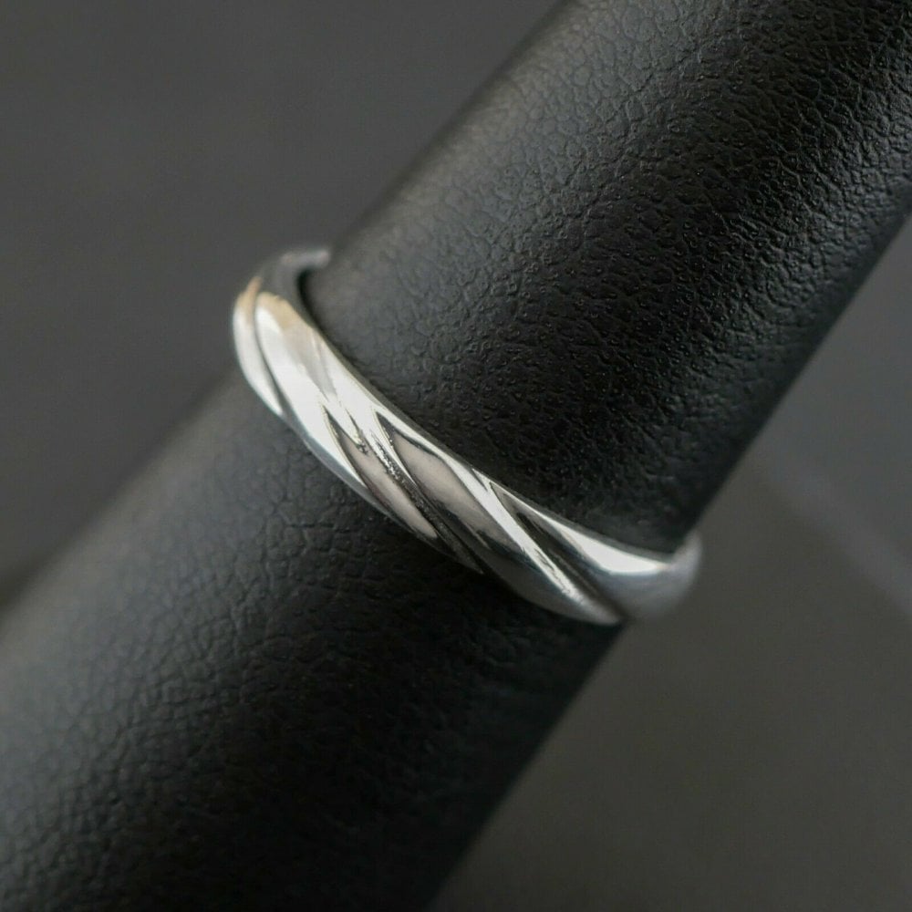 Silver 925 Twisted Thin Band Ring 2.0 grams Size N
