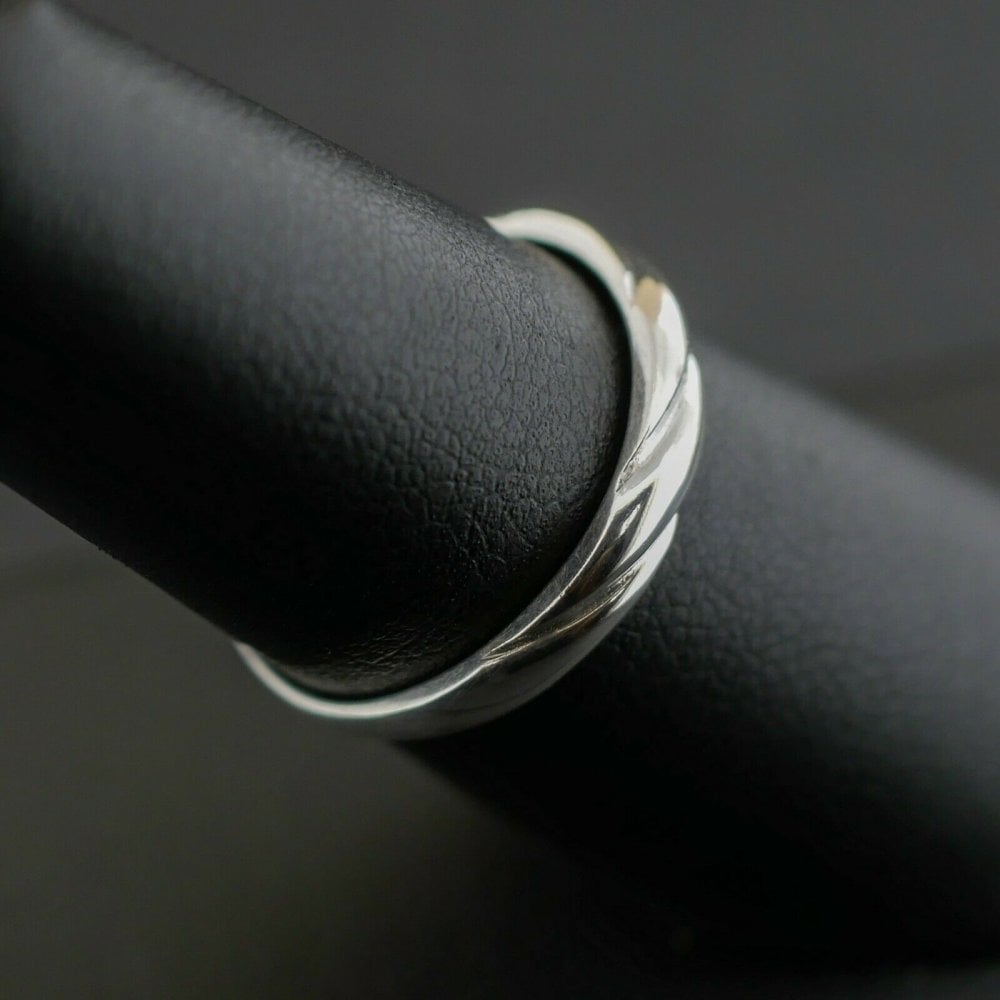 Silver 925 Twisted Thin Band Ring 2.0 grams Size N