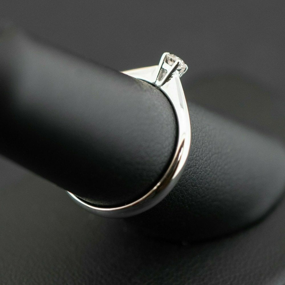 18ct White Gold 0.10ct Diamond Solitaire Ring 2.8g Size N 1/2