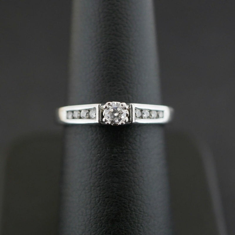 18ct White Gold 0.25ct Diamond Solitaire with Diamond Shoulders Ring 4.1gms Size L