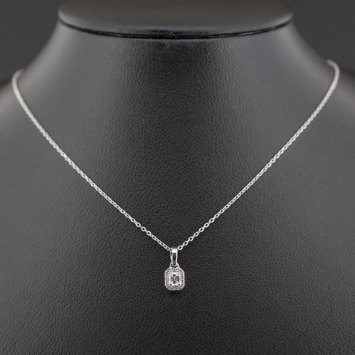18ct White Gold 0.19 TCW Diamond Necklace