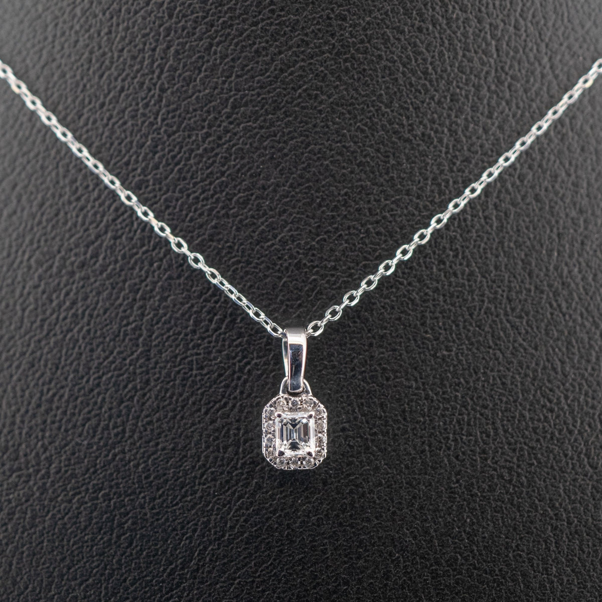 18ct White Gold 0.19 TCW Diamond Necklace