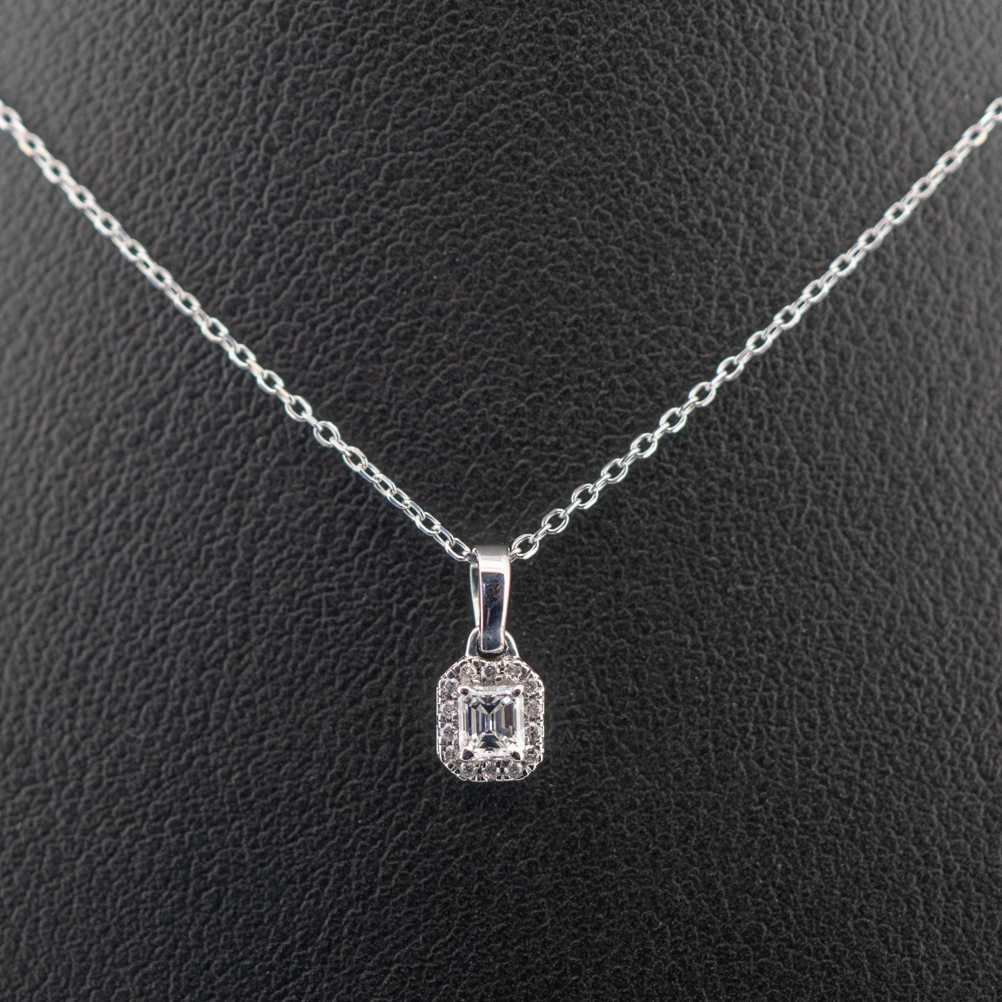 18ct White Gold 0.19 TCW Diamond Necklace