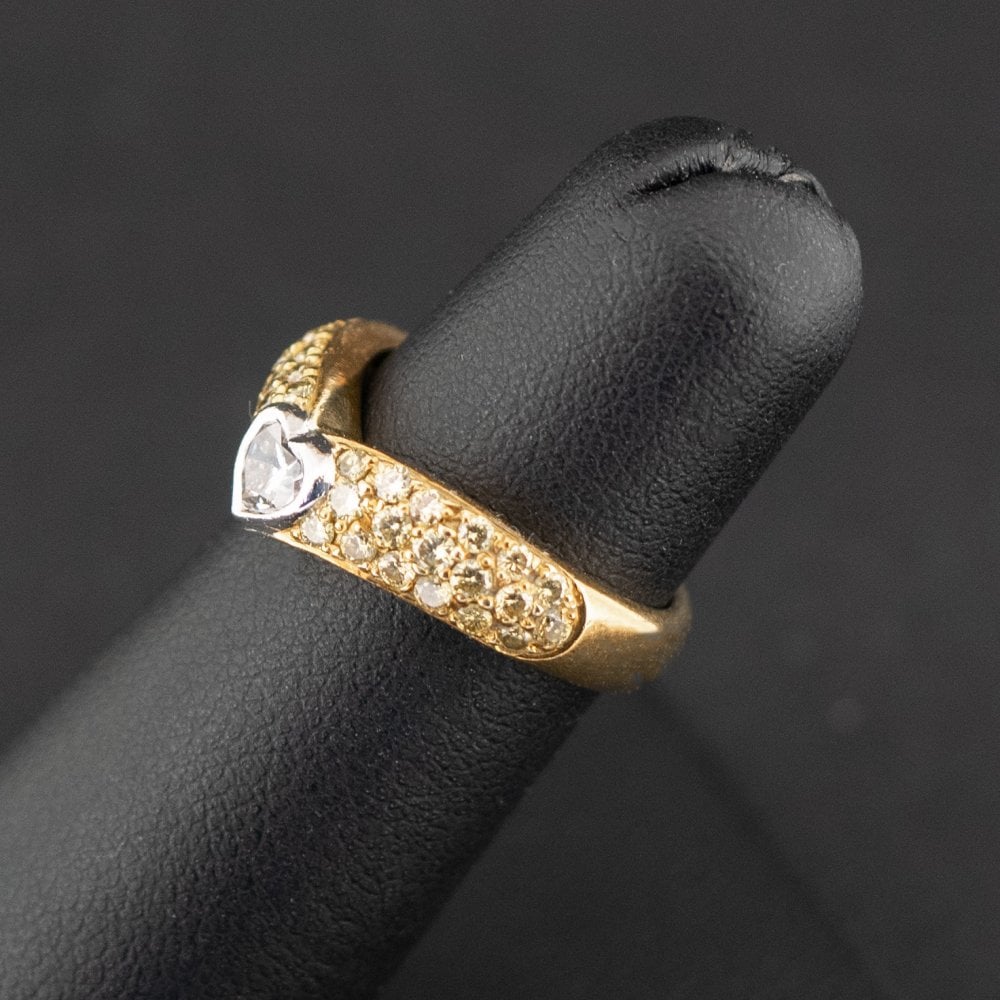 18ct Yellow Gold 0.25ct Heart-Shaped Diamond with Yellow Tinted Pave Diamond Ring 5.4g