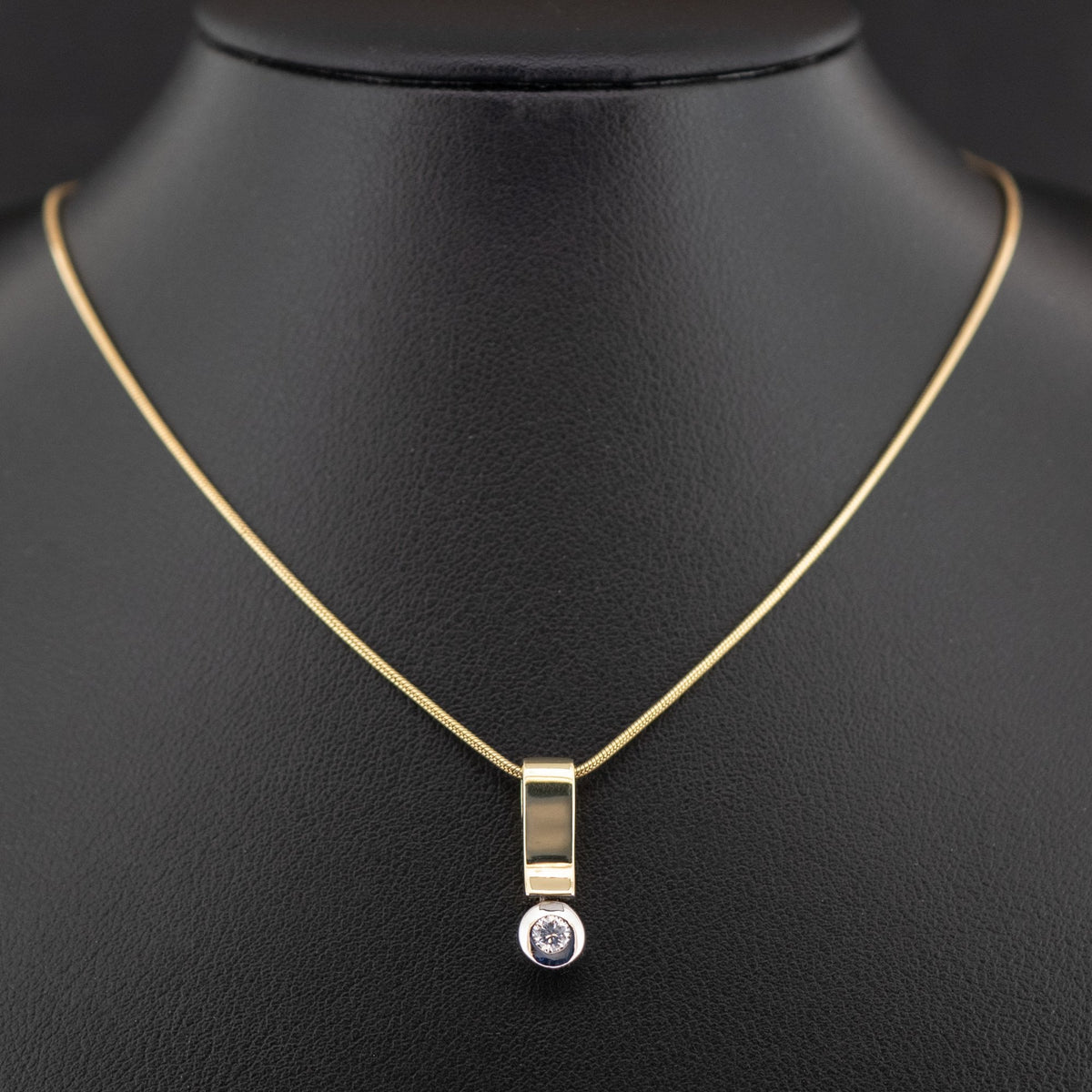 18ct Two Tone 0.15ct Diamond 17 Inch Necklace 7.8g