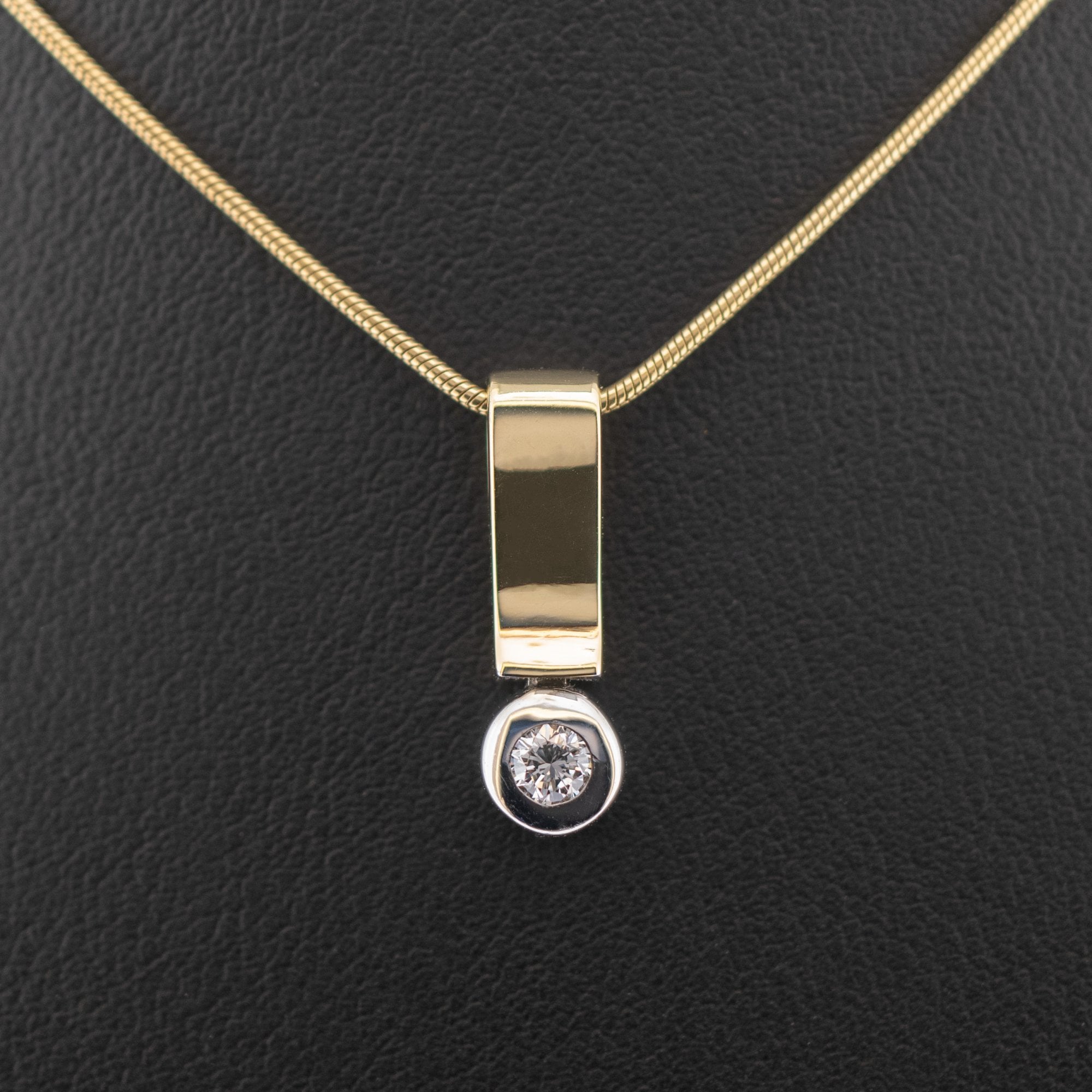 18ct Two Tone 0.15ct Diamond 17 Inch Necklace 7.8g