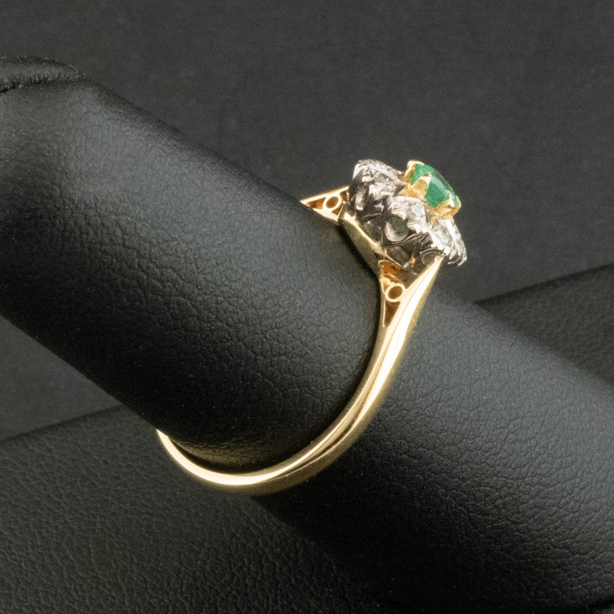 18ct White Gold 0.11ct Emerald and Diamond Ring Size M 2.8g