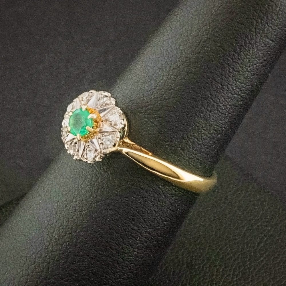18ct White Gold 0.11ct Emerald and Diamond Ring Size M 2.8g
