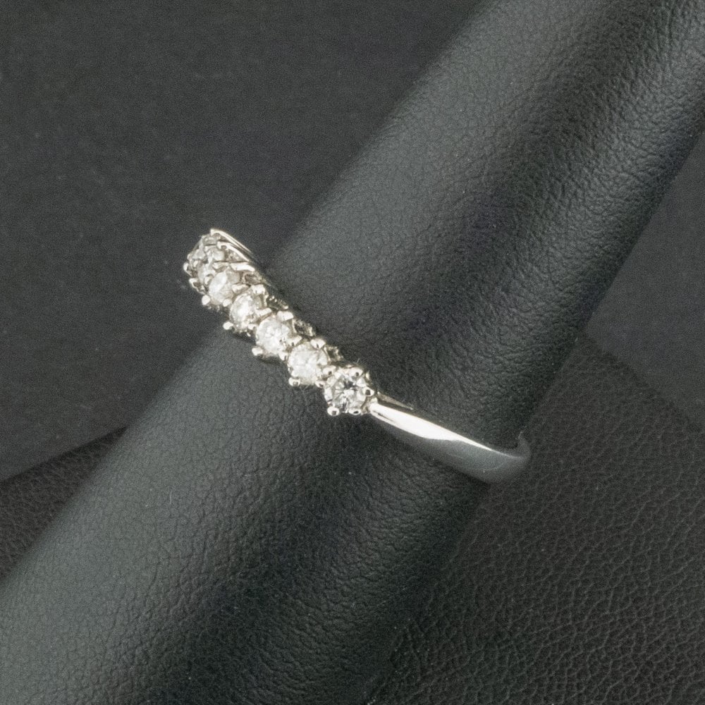 Platinum Approx. 0.33ct Diamond 7 Stone Ring Size O 1/2 3.8g