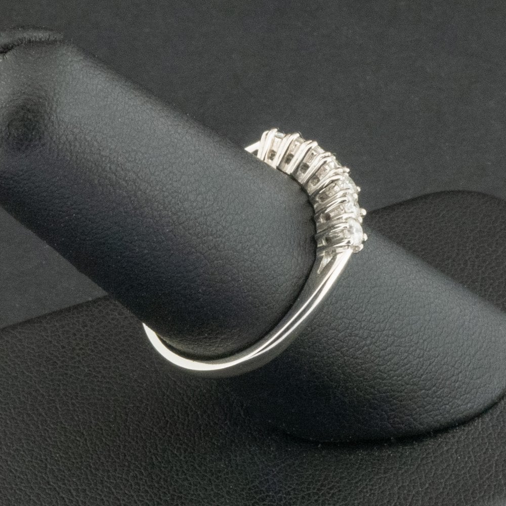 Platinum Approx. 0.33ct Diamond 7 Stone Ring Size O 1/2 3.8g