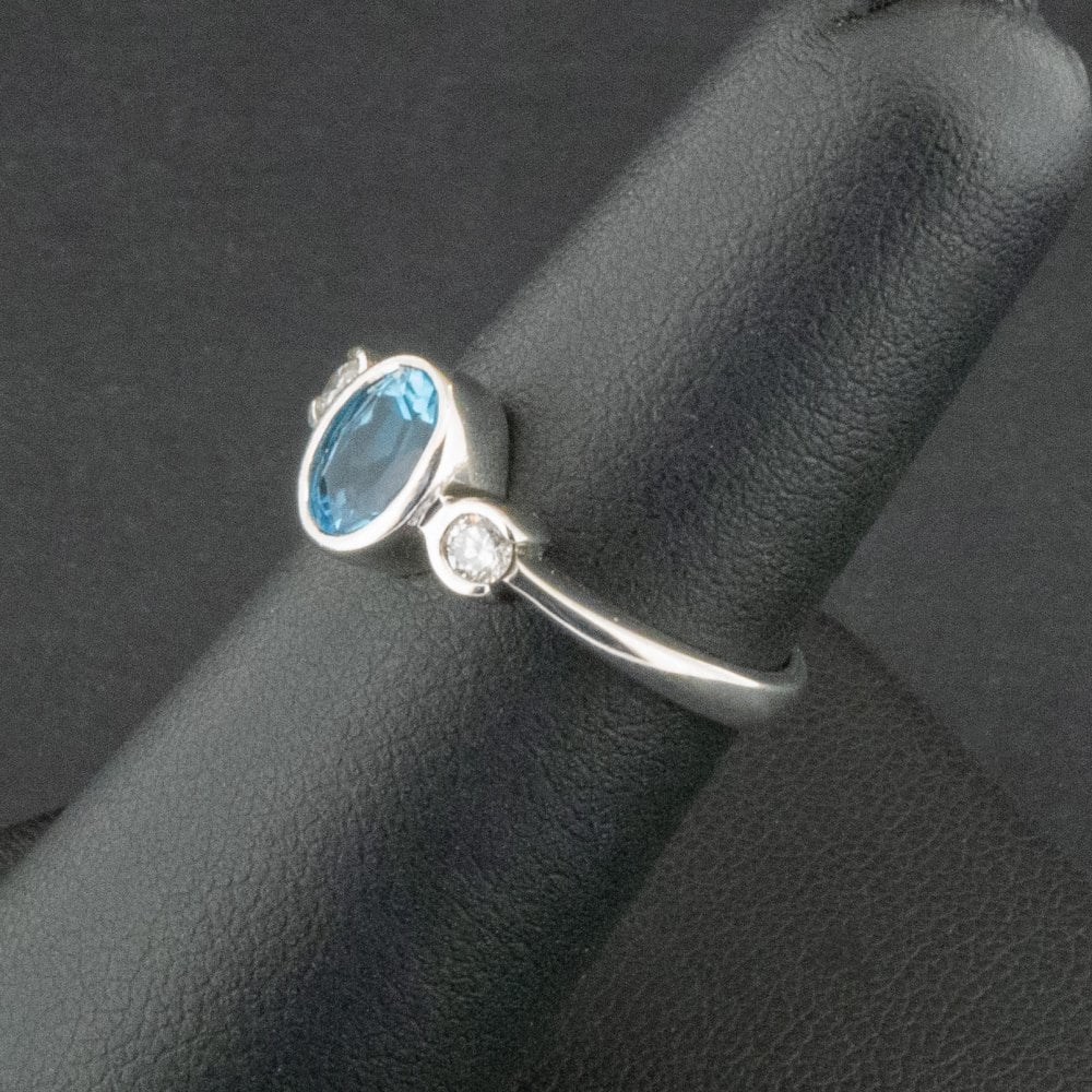 18ct White Gold Topaz and Diamond Trilogy Ring Size L 3.7g