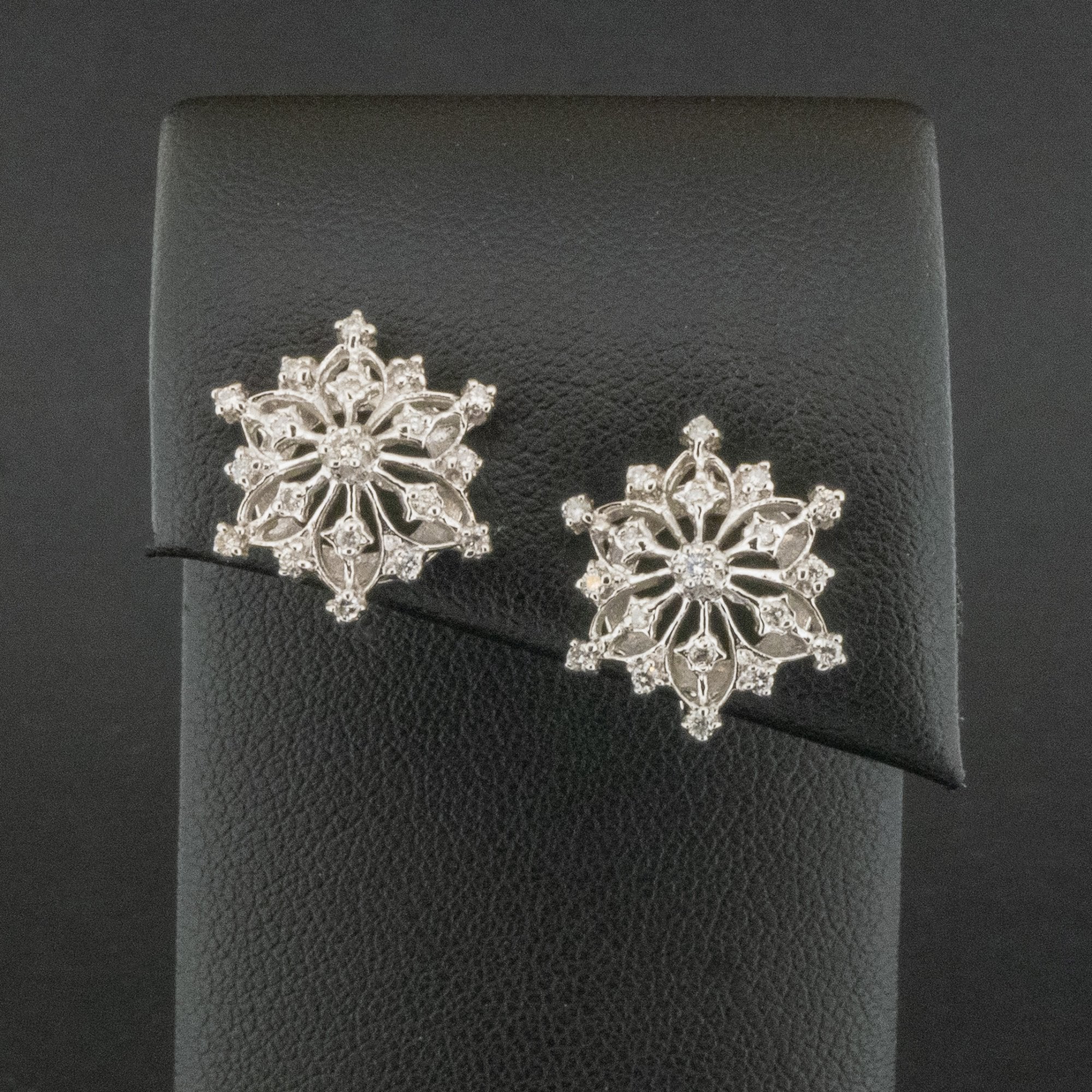14ct White Gold 0.30ct Diamond Cluster Screw On Earrings 4.3g