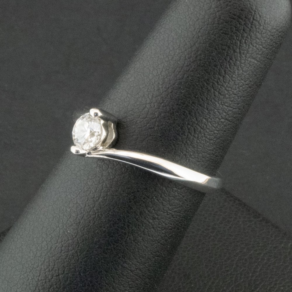 18ct White Gold 0.25ct Diamond Solitaire Twist Ring Size L 2.6g