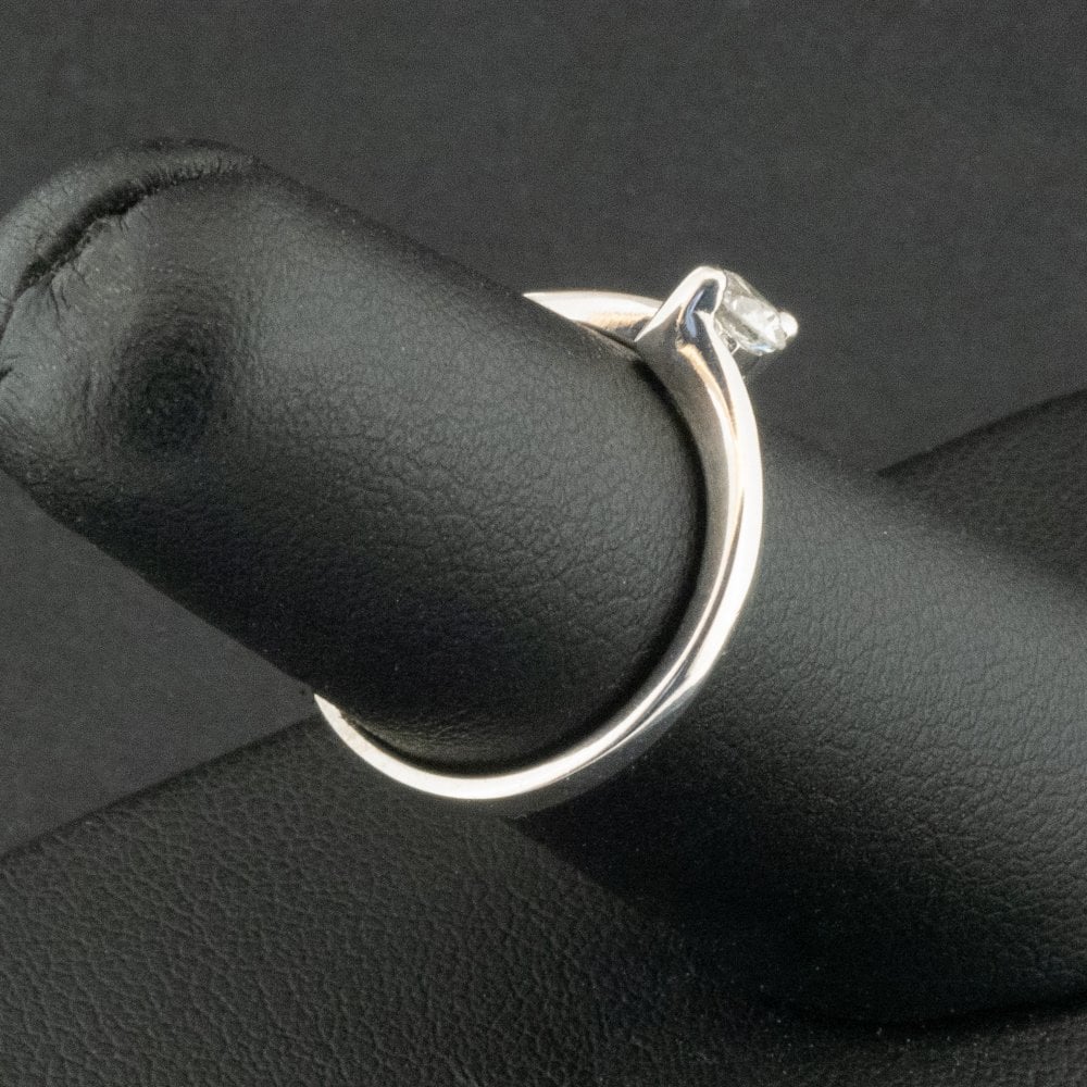18ct White Gold 0.25ct Diamond Solitaire Twist Ring Size L 2.6g