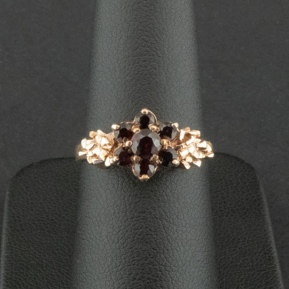9ct Yellow Gold Garnet Flower Ring Size N 1/2 3.3g