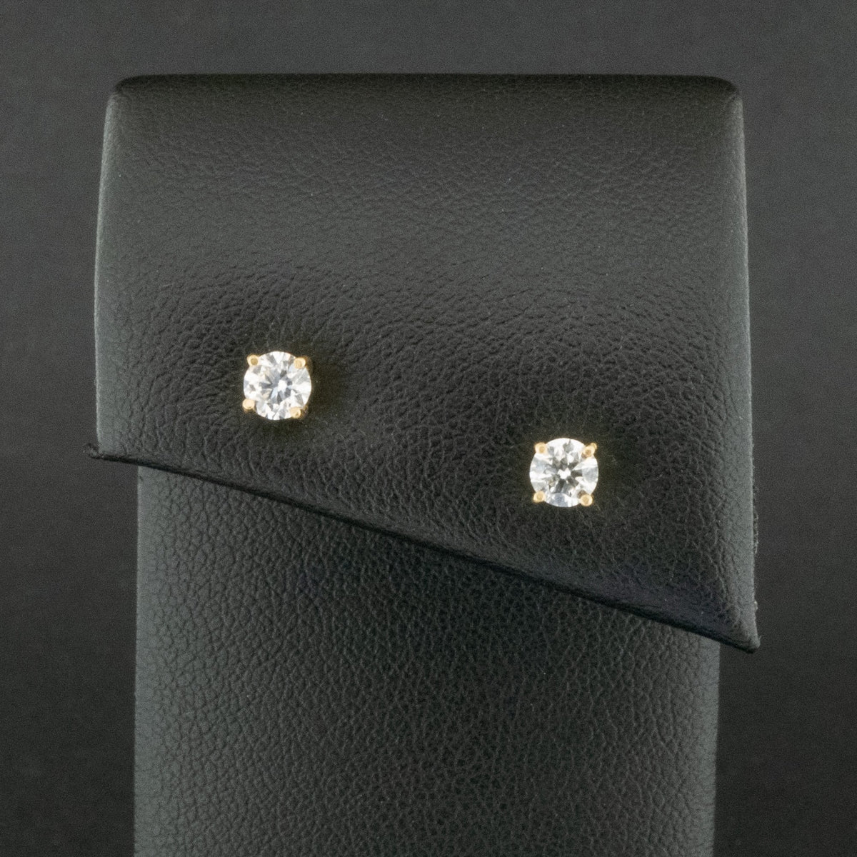 18ct Yellow Gold 0.40ct Diamond Stud Earrings 1.1g