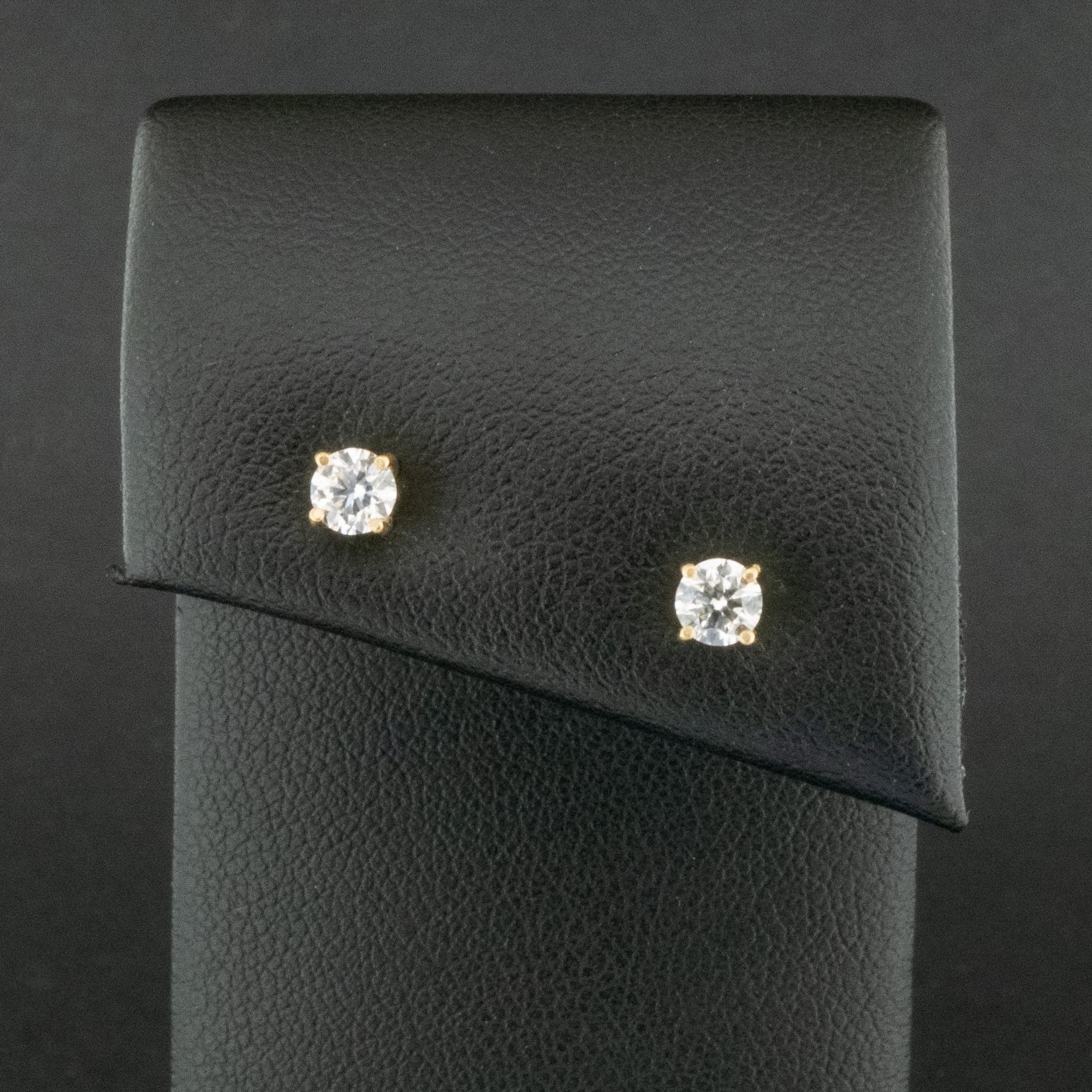 18ct Yellow Gold 0.40ct Diamond Stud Earrings 1.1g