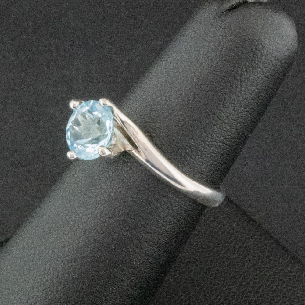 9ct White Gold Topaz Solitaire Ring Size K 2.7g