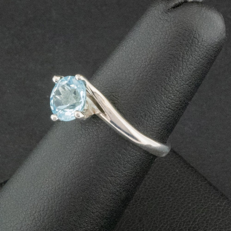 9ct White Gold Topaz Solitaire Ring Size K 2.7g