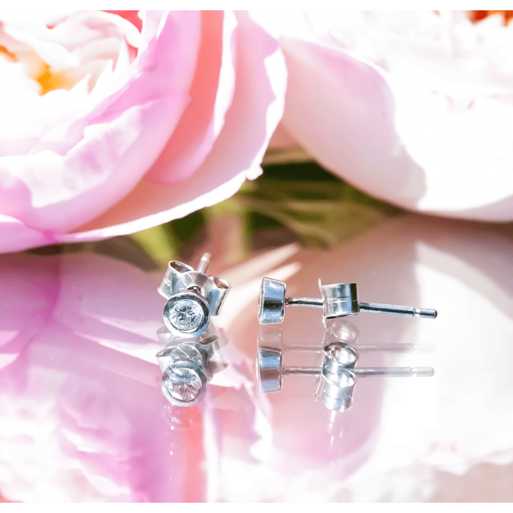 18ct White Gold 0.20ct Diamond Stud Earrings 0.8g