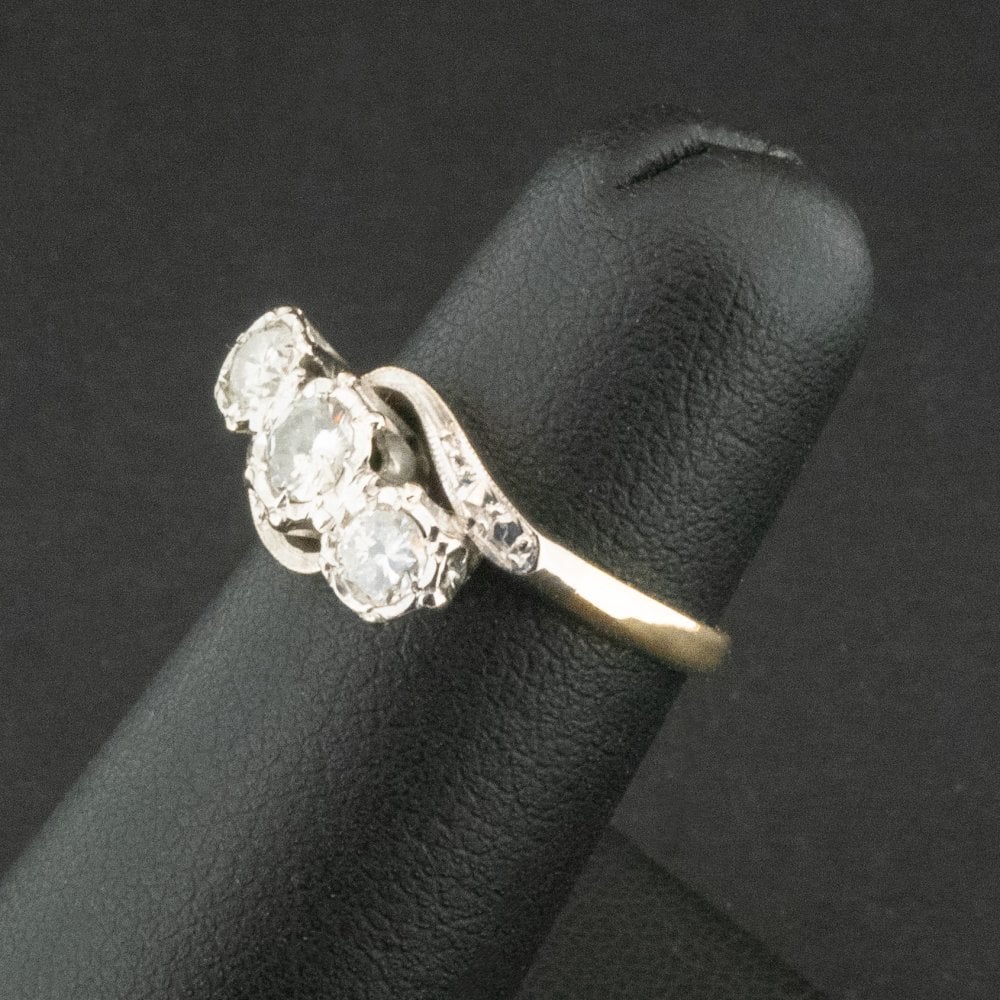 18ct Yellow Gold Approx. 0.55ct Diamond Trilogy Ring Size H 1/2 3.1g