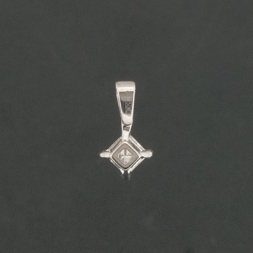 18ct White Gold 0.29ct Princess Cut Diamond Pendant 0.5g