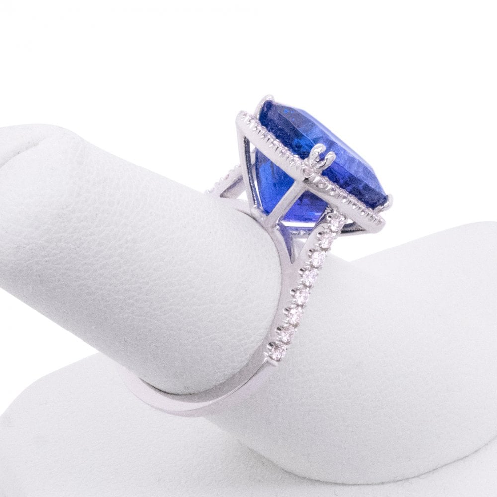 9.32ct Royal Blue Tanzanite & 0.43ct Diamond Platinum Ring