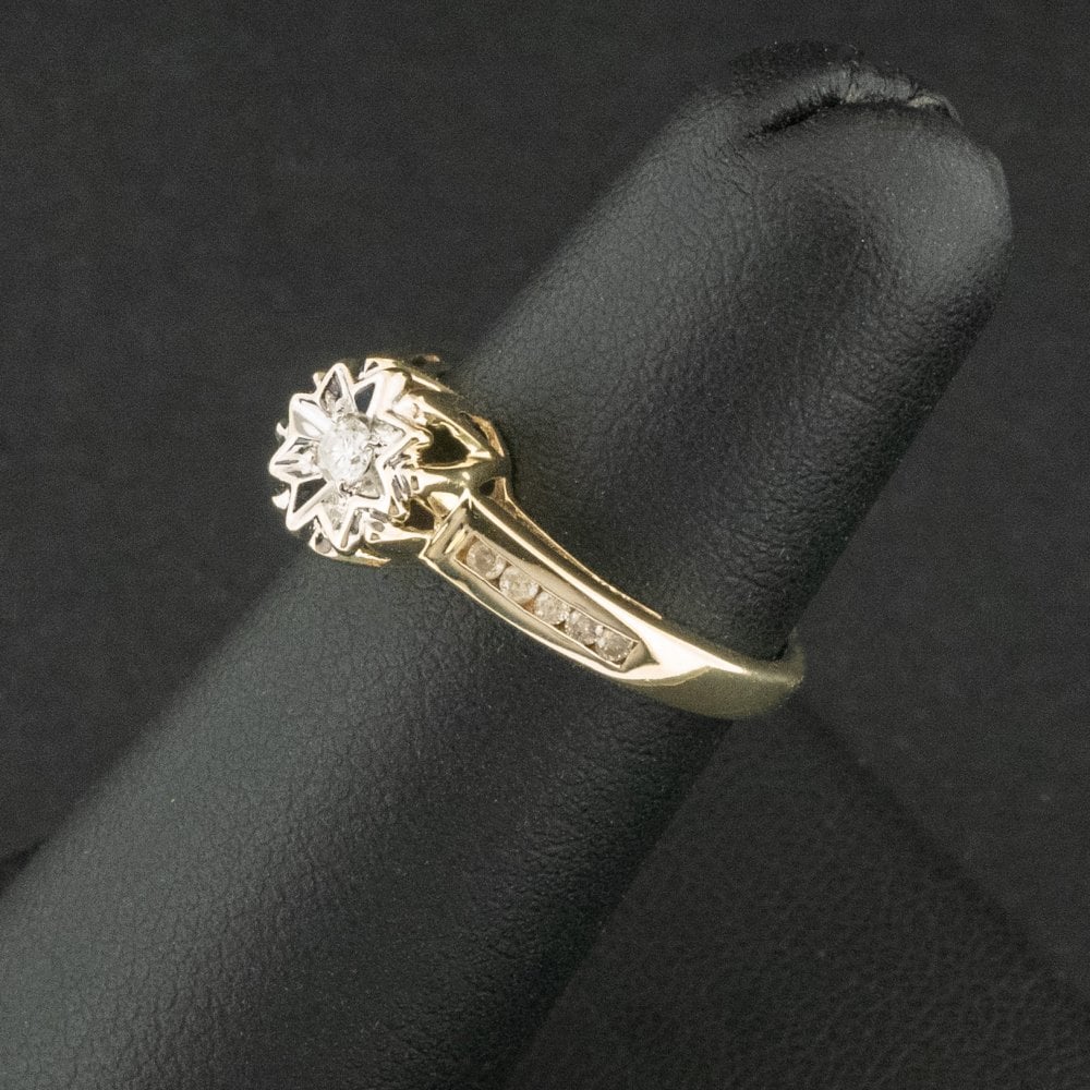 9ct Yellow Gold 0.15ct Diamond Illusion Set Ring Size J 1.8g