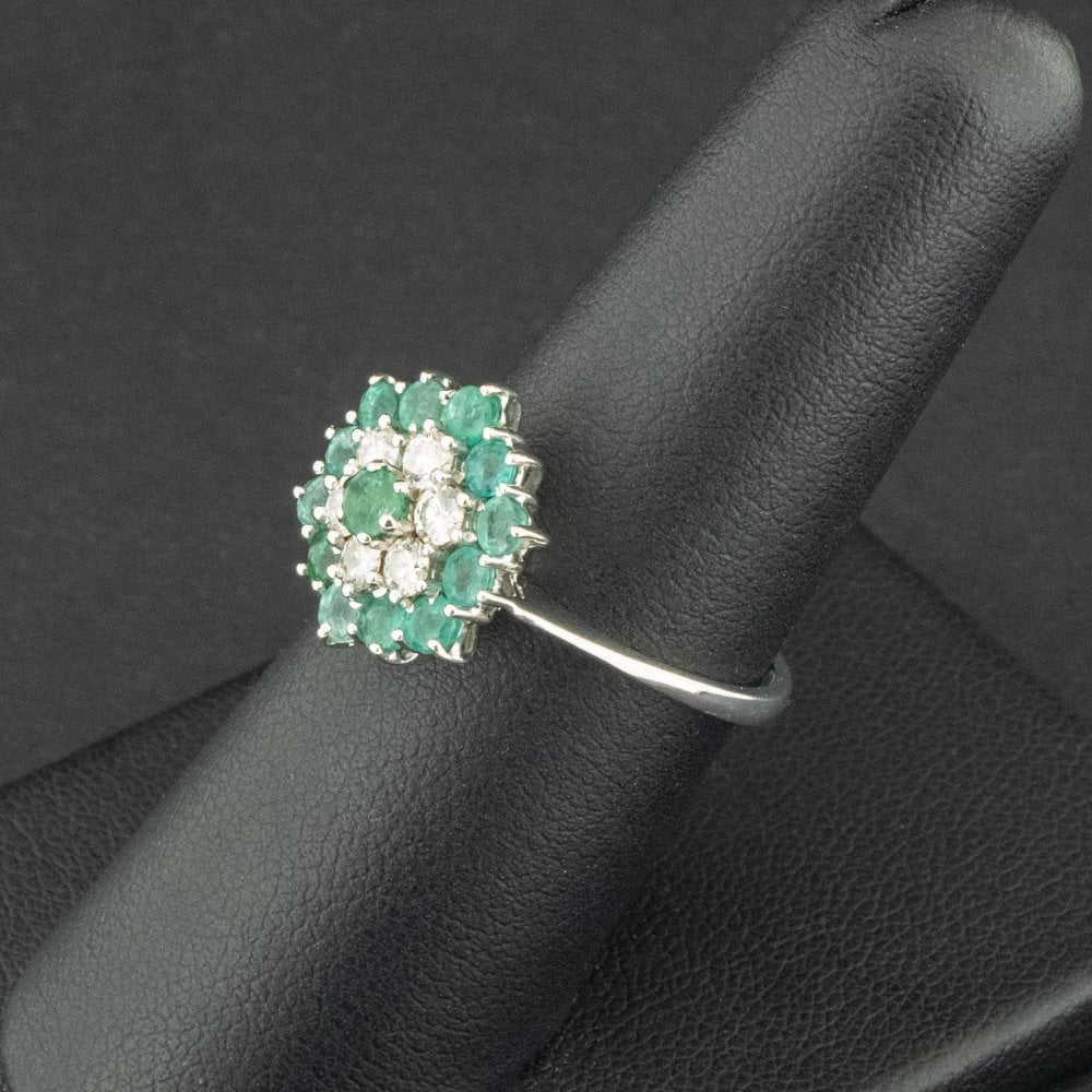 18ct White Gold Emerald and Diamond Ring Size N 3.5g