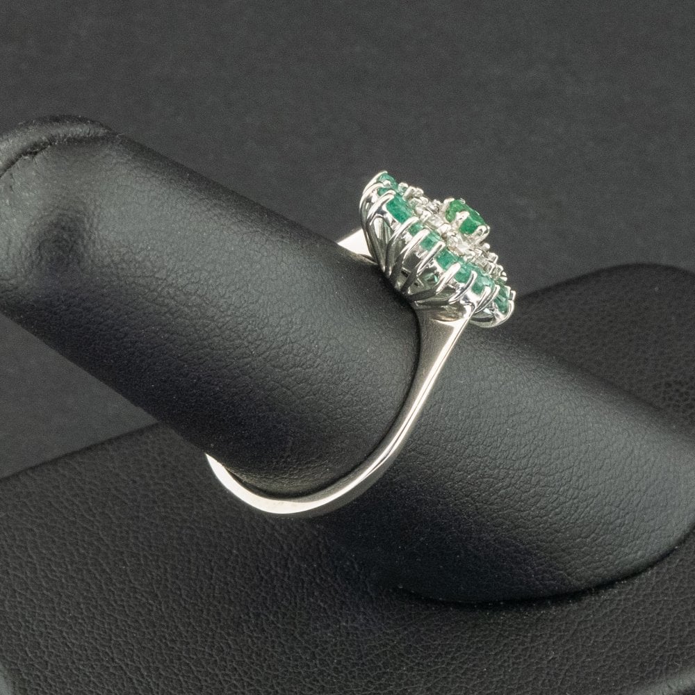 18ct White Gold Emerald and Diamond Ring Size N 3.5g