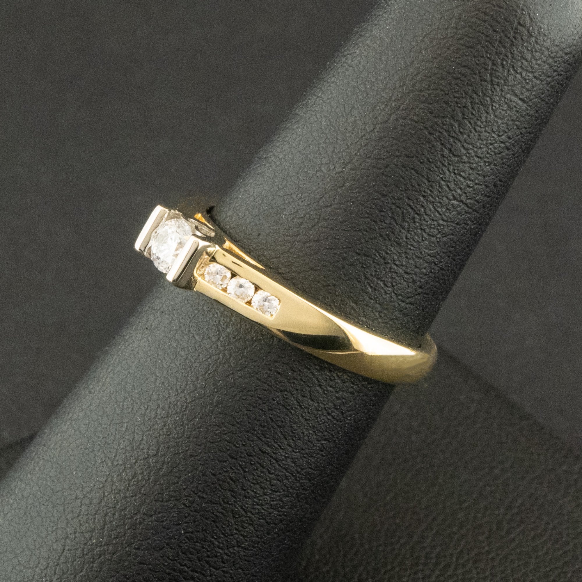 18ct Yellow Gold Approx. 0.25ct Diamond Ring Size M 3.9g