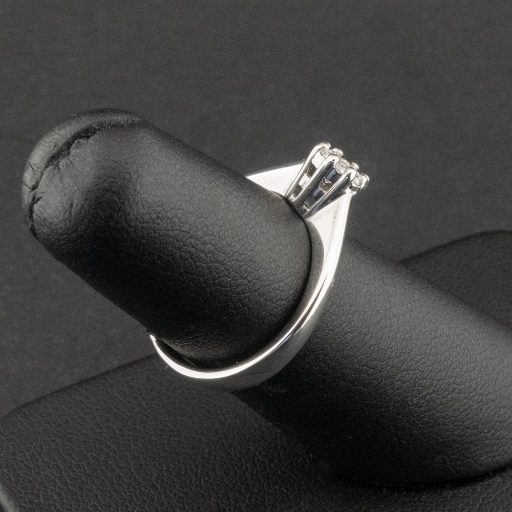 14ct White Gold 0.25ct Diamond Cluster Ring Size K 1/2 3.8g