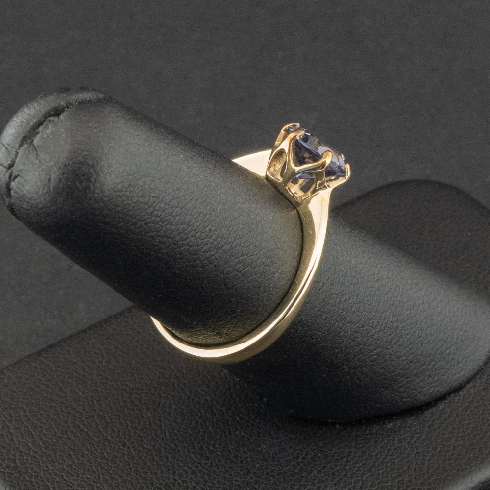 9ct Yellow Gold Blue Stone Solitaire Ring Size N 2.2g