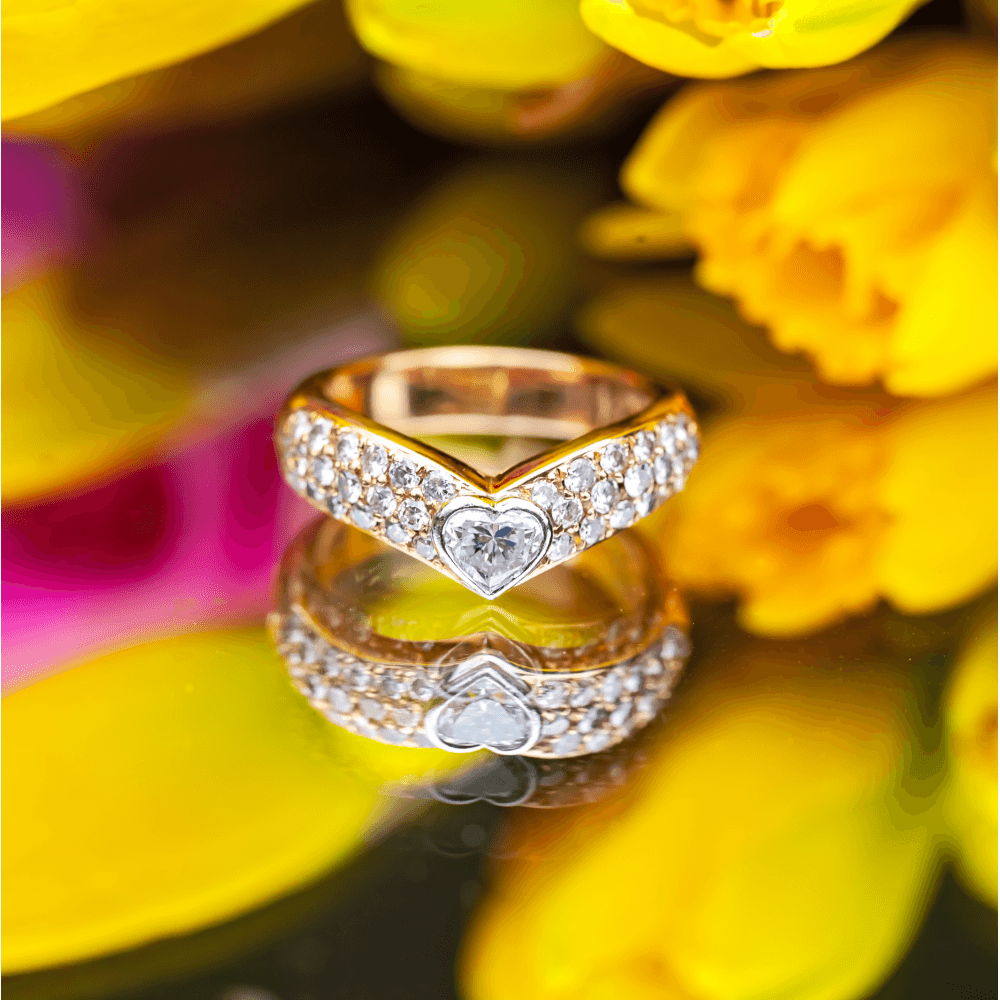 18ct Rose Gold 0.25ct Heart-Shaped Diamond with Rose Tinted Pave Diamond Ring 5.6g