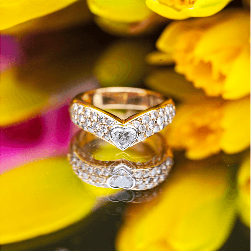 18ct Rose Gold 0.25ct Heart-Shaped Diamond with Rose Tinted Pave Diamond Ring 5.6g