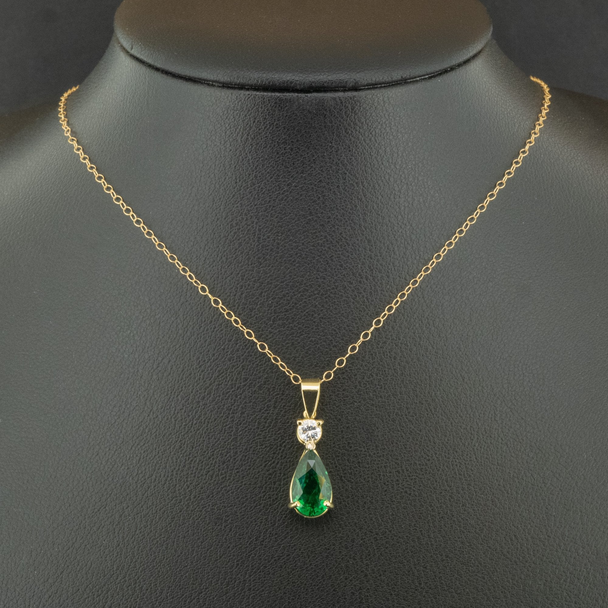 18ct Yellow Gold 1.77ct Tsavorite Garnet and 0.20ct Diamond 16 inch Pendant Necklace 2.3g