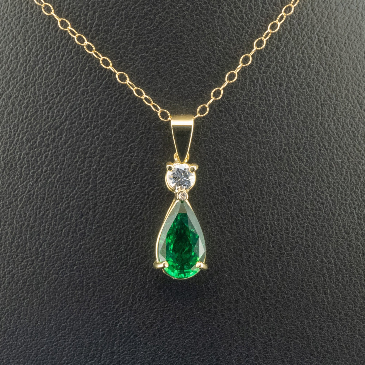 18ct Yellow Gold 1.77ct Tsavorite Garnet and 0.20ct Diamond 16 inch Pendant Necklace 2.3g