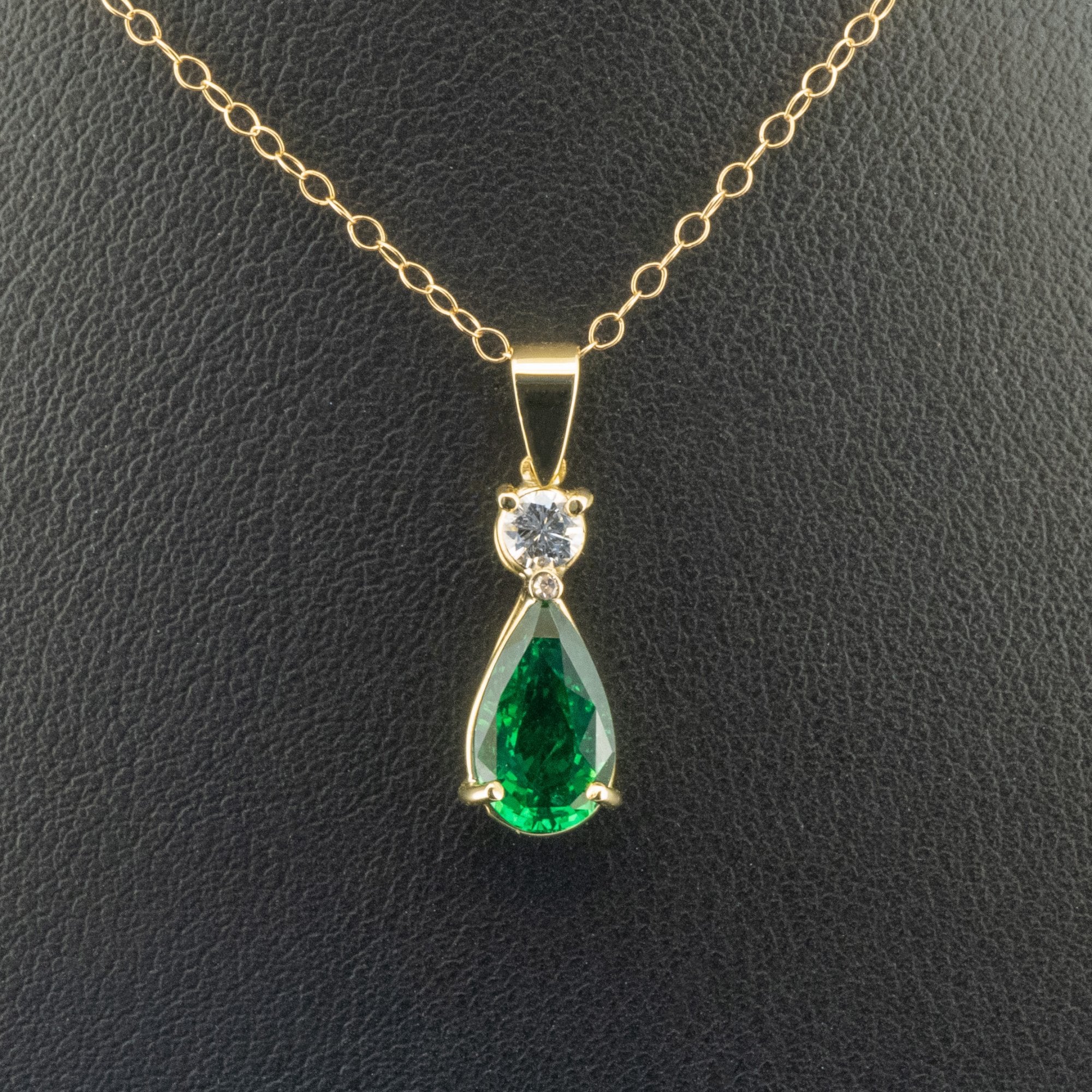 18ct Yellow Gold 1.77ct Tsavorite Garnet and 0.20ct Diamond 16 inch Pendant Necklace 2.3g