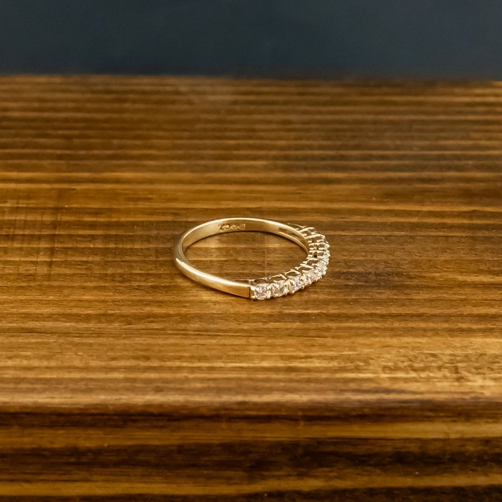 9ct Yellow Gold Cubic Zirconia Band Ring Size J 2g