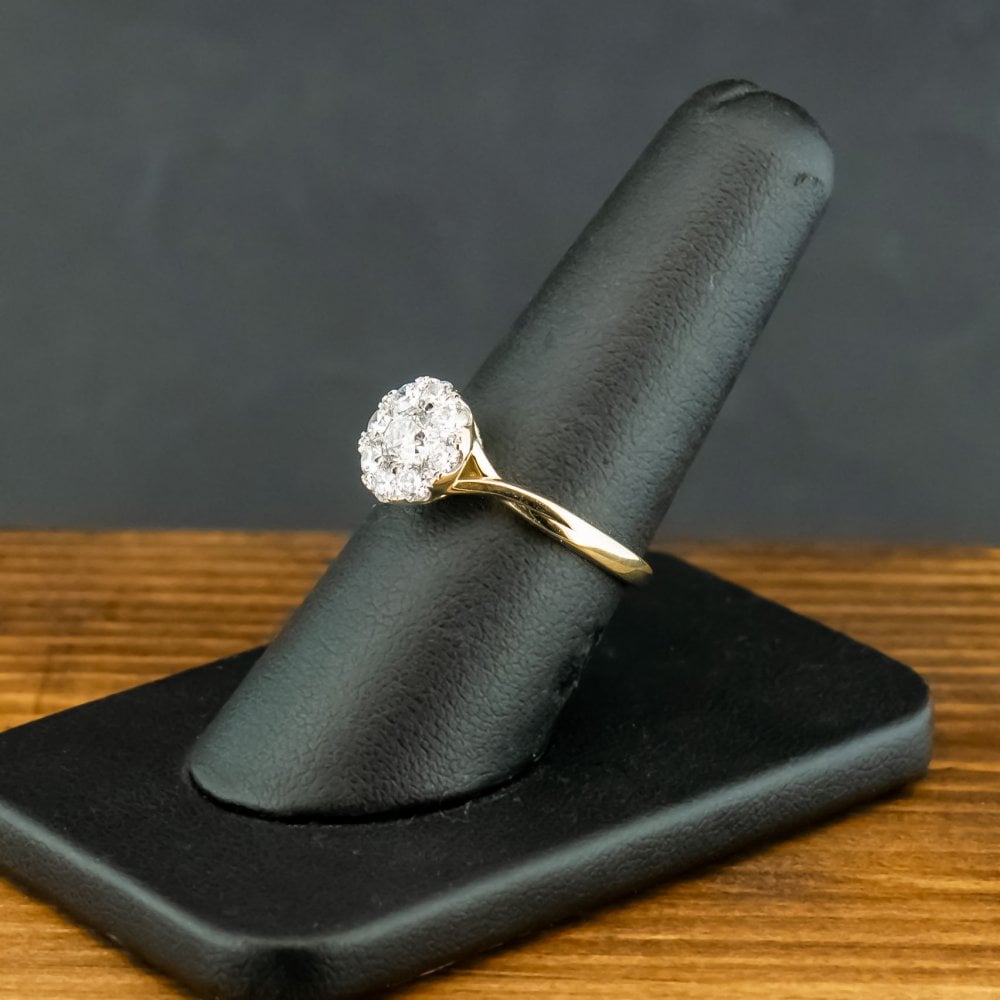 18ct Yellow Gold 1.00ct Diamond Cluster Ring Size P 1/2 3.6g