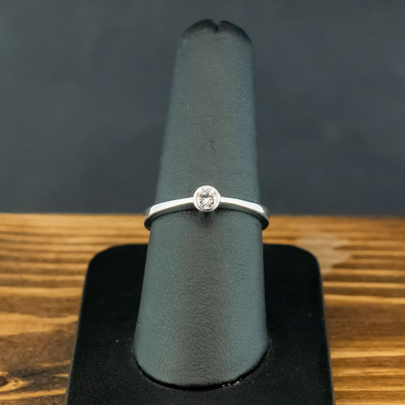18ct White Gold Approx. 0.15ct Diamond Solitaire Ring Size P 3.0g