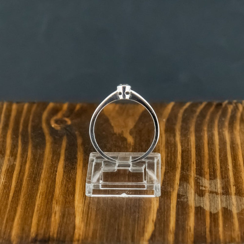 18ct White Gold Approx. 0.15ct Diamond Solitaire Ring Size P 3.0g