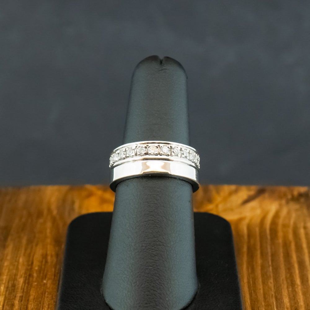 14ct White Gold Cubic Zirconia Band Ring Size N 9.3g