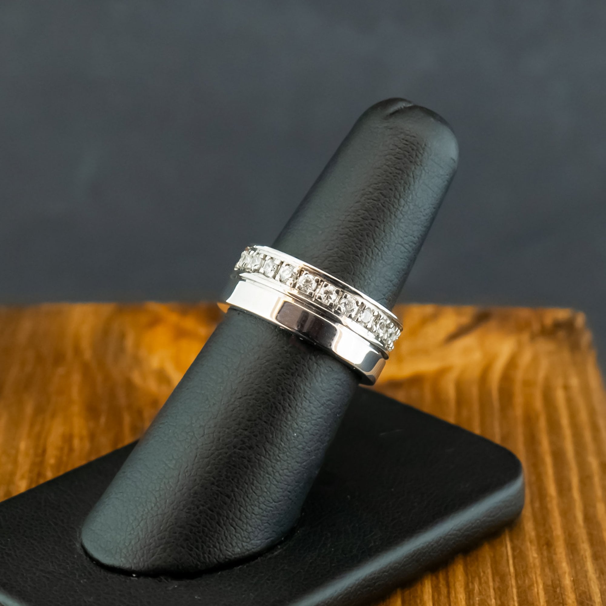 14ct White Gold Cubic Zirconia Band Ring Size N 9.3g