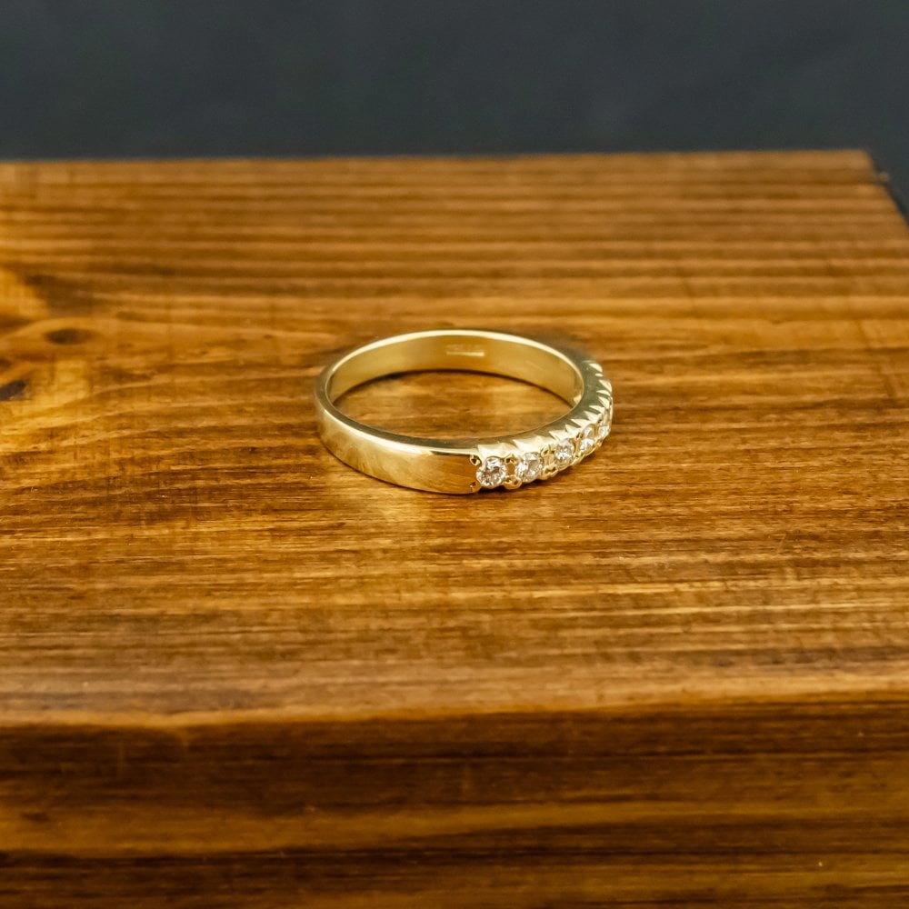 18ct Yellow Gold 7 Stone Diamond Band Ring Size N 1/2 4.0g