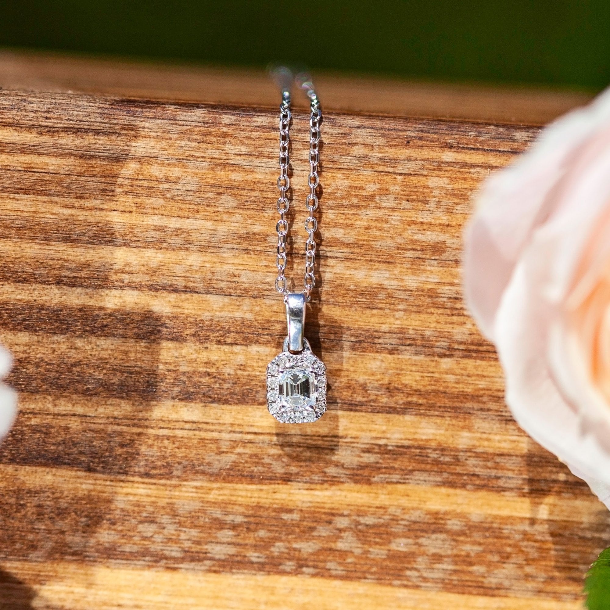 18ct White Gold 0.19 TCW Diamond Necklace